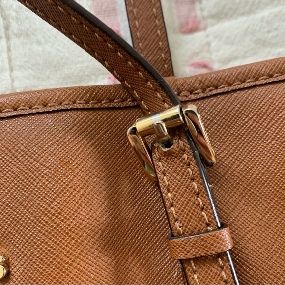 Jet Set Medium Saffiano Leather Top-Zip Tote Bag - Picture 16 of 16